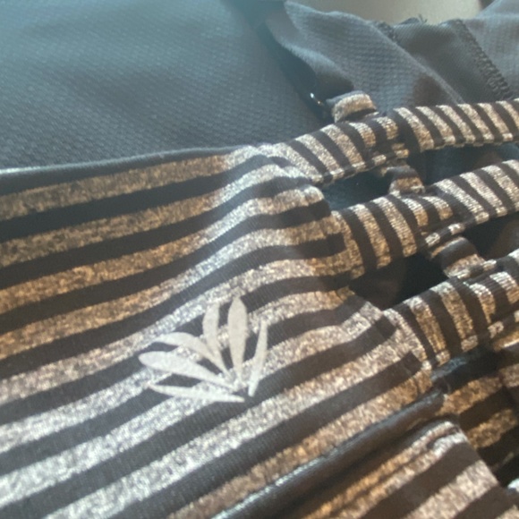 FOREVER 21 Sports Bra Size M - Picture 3 of 4